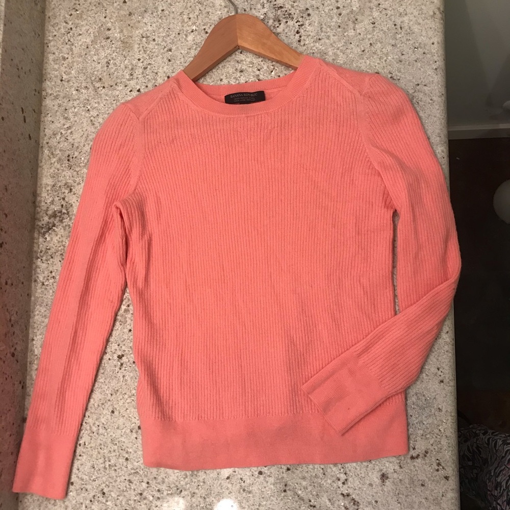 3 for$35 Banana republic pink sweater, 100% merino wool.
